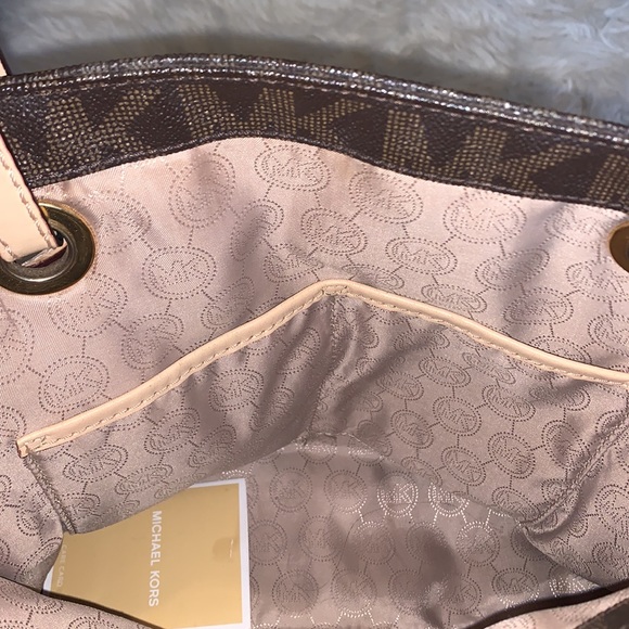 Michael Kors Purse - Picture 13 of 13
